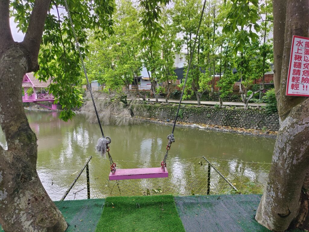 近水樓台湖畔森林咖啡