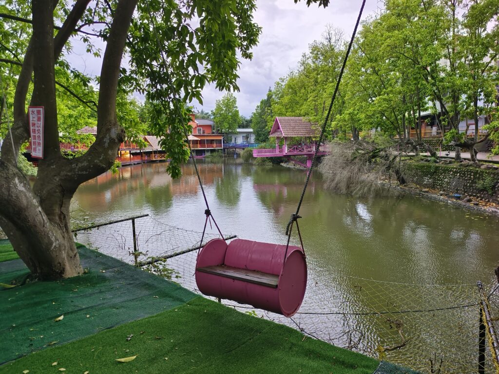 近水樓台湖畔森林咖啡