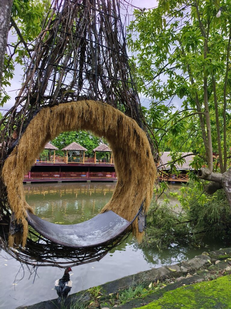 近水樓台湖畔森林咖啡