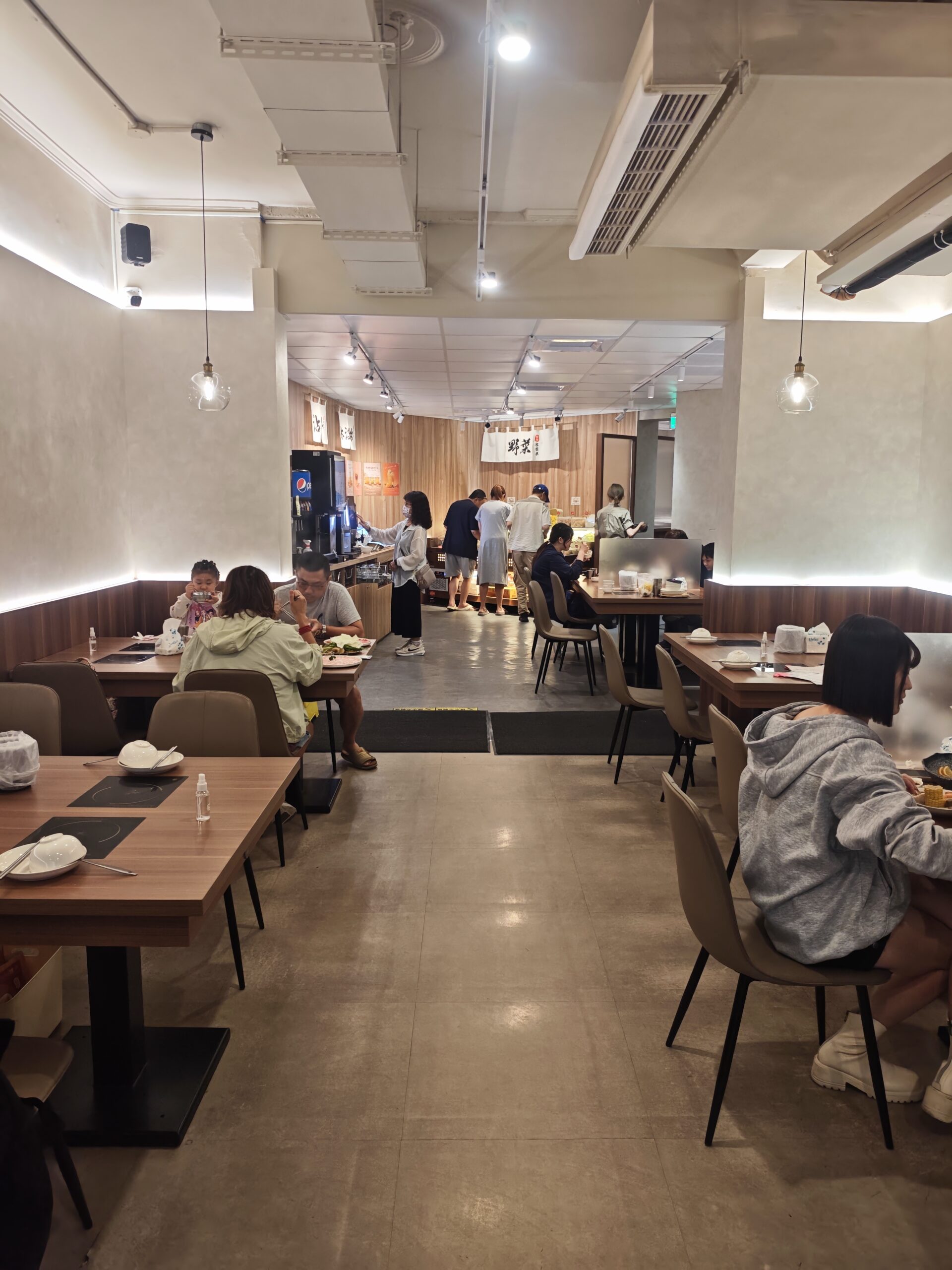 客客來幸福鍋物明亮寬敞的店內環境