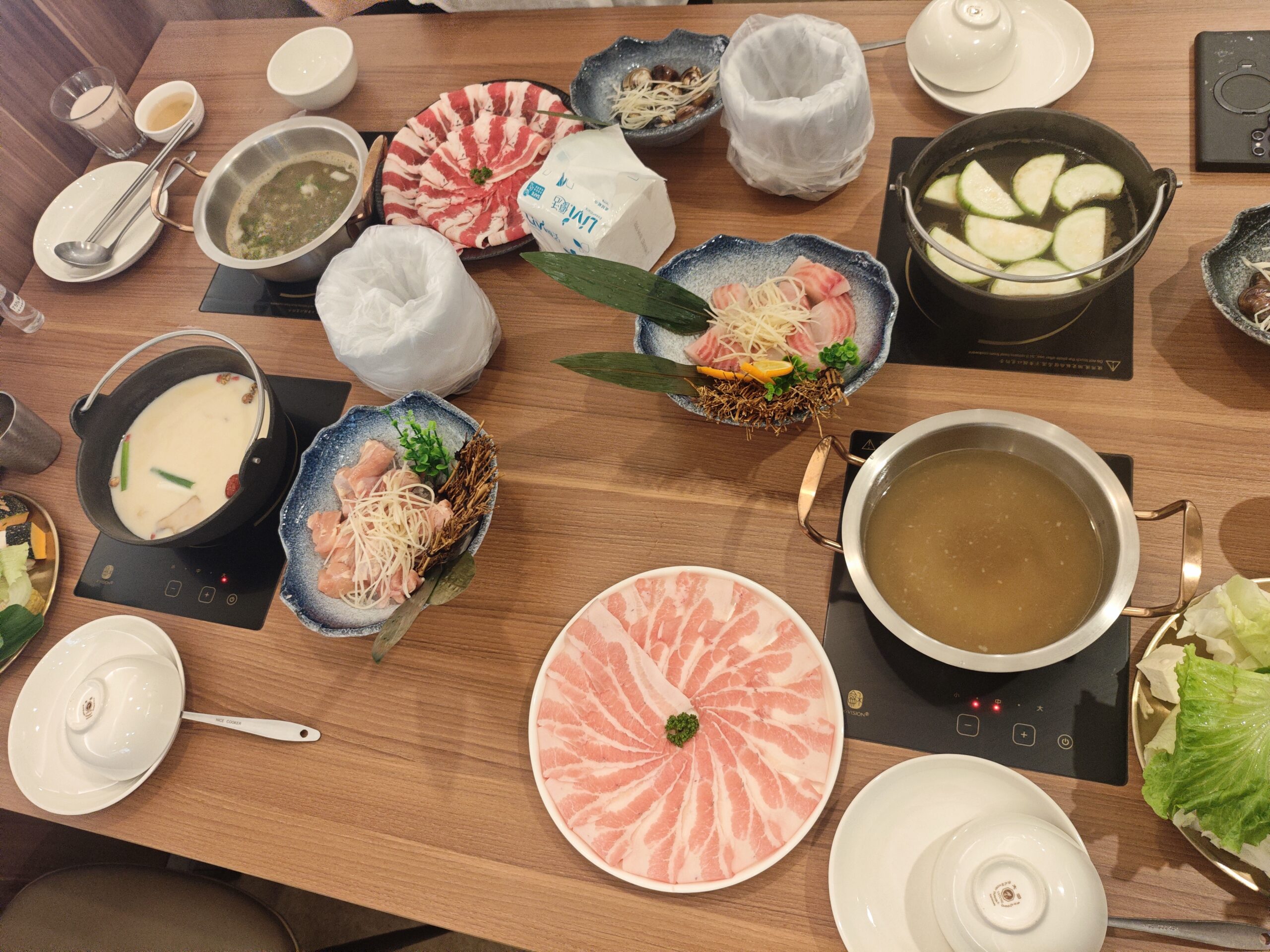 客客來幸福鍋物四人火鍋肉盤餐點